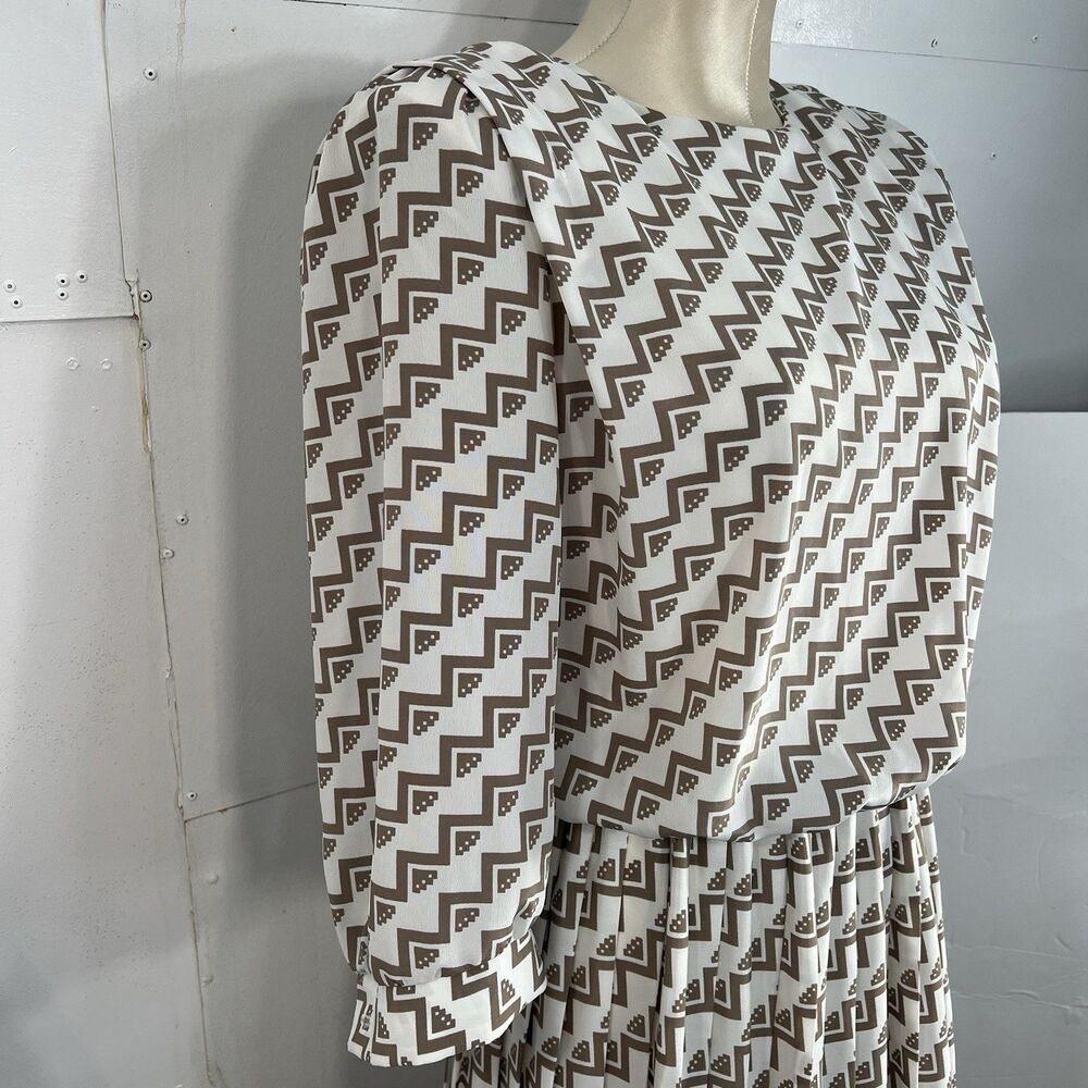 Vintage VLP Dress 80s Geometric Blouson tan cream w Pleated Skirt Size 10P - Picture 5 of 16